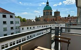 Banksy Apartment - Art & Fun Mit 2 Balkonen - 6 Betten